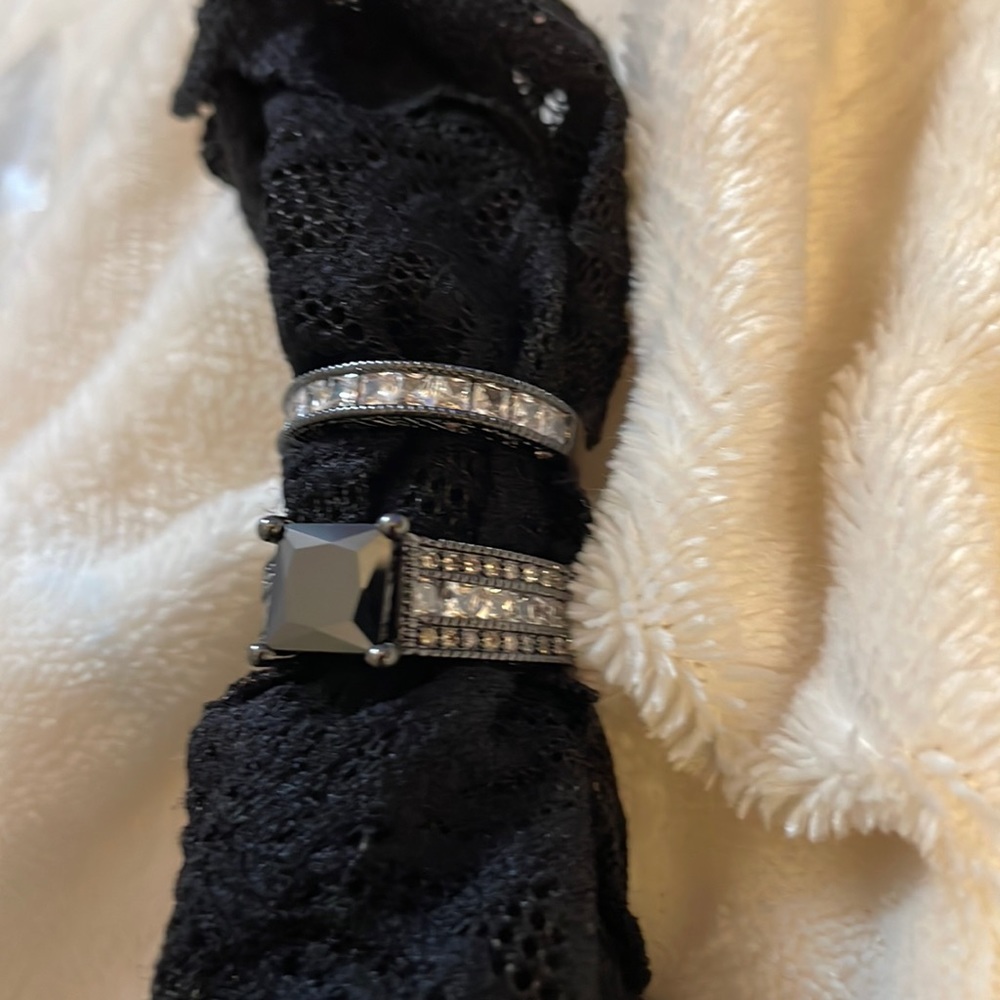 Black stone ring set